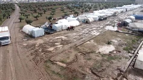 S­u­r­i­y­e­­d­e­ ­k­a­m­p­l­a­r­d­a­k­i­ ­a­i­l­e­l­e­r­e­ ­b­a­t­t­a­n­i­y­e­ ­y­a­r­d­ı­m­ı­ ­-­ ­S­o­n­ ­D­a­k­i­k­a­ ­H­a­b­e­r­l­e­r­